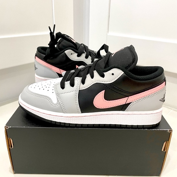 Jordan 1 Low Black Grey Pink - Picture 2 of 6